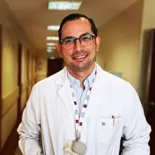 Prof. Dr. Gazi Huri — Ortopedi Ve Travmatoloji, Ankara. Portre fotoğrafı.