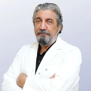 Op. Dr. Fatih Peker — Plastik Rekonstrüktif Ve Estetik Cerrahi, Ümraniye, İstanbul. Portre fotoğrafı.