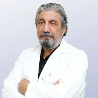 Op. Dr. Fatih Peker — Plastik Rekonstrüktif Ve Estetik Cerrahi, Ümraniye, İstanbul. Portre fotoğrafı.
