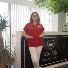 Uzm. Dr. Elif Kışlak Turan — Çocuk Sağlığı Ve Hastalıkları, Sakarya. Portre fotoğrafı.