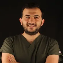 Uzm. Dt. Uğur Durmuş — Trabzon. Portre fotoğrafı.