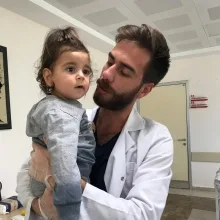 Fzt. Ahmet Timuçin Saatçi — Fizyoterapi Ve Rehabilitasyon. Portre fotoğrafı.