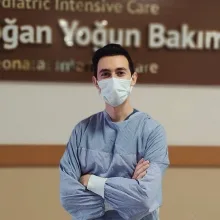 Fzt. Önder Çalışkan — Fizyoterapi Ve Rehabilitasyon. Portre fotoğrafı.