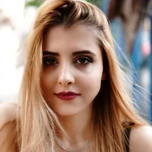 Dyt. Aslı Acar — Diyetisyen, Antalya. Portre fotoğrafı.