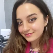 Dyt. Cemre Uysal — Diyetisyen. Portre fotoğrafı.
