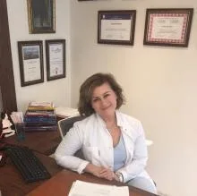 Doç. Dr. Fatma Nalan Kayrak — Nöroloji, Balıkesir. Portre fotoğrafı.