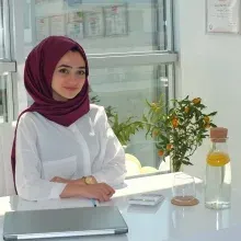 Dyt. Zeliha Öztitiz — Diyetisyen, İzmir. Portre fotoğrafı.