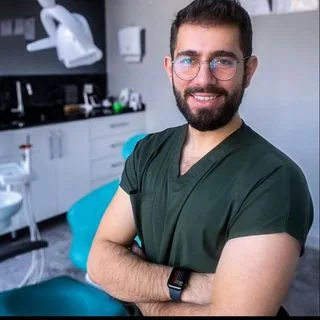 Dt. Zafer Yavuz Yurdalan — Diş Hekimi, Bursa. Portre fotoğrafı.