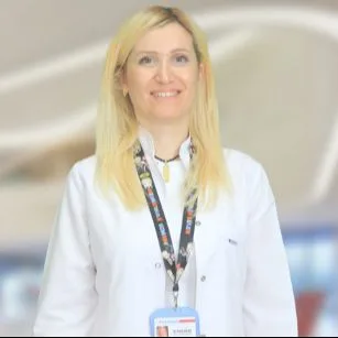 Uzm. Dr. Pelin Gülen — Mezitli, Mersin. Portre fotoğrafı.