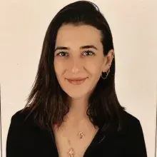 Fzt. Alev Kaytaz — Fizyoterapi Ve Rehabilitasyon, İzmir. Portre fotoğrafı.