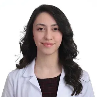 Dt. Damla Demir — Diş Hekimi, Maltepe, İstanbul. Portre fotoğrafı.