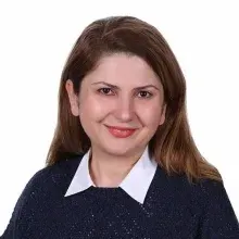 Op. Dr. Figen Şahin — Kadın Hastalıkları Ve Doğum, İstanbul. Portre fotoğrafı.