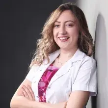 Dt. Melis Sıla Ürencik — Diş Hekimi, Eskişehir. Portre fotoğrafı.