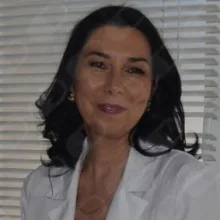 Uzm. Dr. Banu Serbes Kural — Dermatoloji, İstanbul. Portre fotoğrafı.