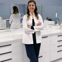 Dt. Öznur Keleş — Diş Hekimi, Eskişehir. Portre fotoğrafı.