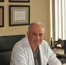 Prof. Dr. Atalay Mete — Kalp Ve Damar Cerrahisi, Antalya. Portre fotoğrafı.