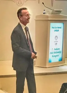 Prof. Dr. Kemal Uygur profilinde yer alan galeri fotoğrafı.