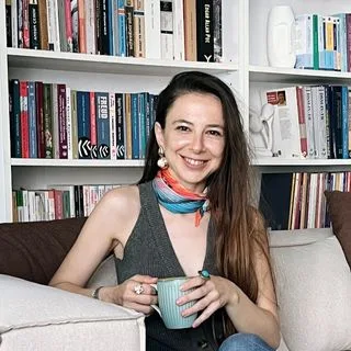 Psk. Emine Özan — Psikoloji, İstanbul. Portre fotoğrafı.