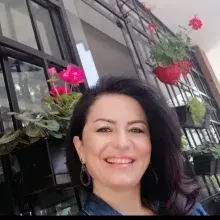 Dr. Ayla Aslantaş — Pratisyen, Adana. Portre fotoğrafı.