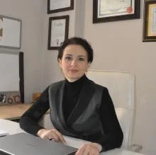 Uzm. Dr. Ebru Parlayan — Nöroloji, Bursa. Portre fotoğrafı.