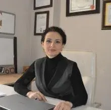 Uzm. Dr. Ebru Parlayan — Nöroloji, Bursa. Portre fotoğrafı.
