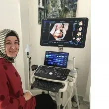 Op. Dr. Feyza Özçelik — Kadın Hastalıkları Ve Doğum, Niğde. Portre fotoğrafı.
