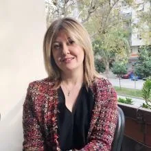 Uzm. Dr. Efsun Sızmaz — Çocuk Sağlığı Ve Hastalıkları, Adana. Portre fotoğrafı.