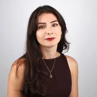 Kl. Psk. Cansu Demirdöğen — Psikoloji, İstanbul. Portre fotoğrafı.