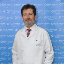 Prof. Dr. Alparslan Baksu — Beşiktaş, İstanbul. Portre fotoğrafı.
