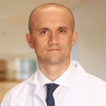Dr. Öğr. Üyesi Fatih Han Bölükbaşı — Beyin Ve Sinir Cerrahisi, Beylikdüzü, İstanbul. Portre fotoğrafı.