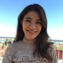 Dkt. Bahar Şimşek — Dil ve Konuşma Terapisi, Adana. Portre fotoğrafı.