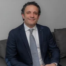 Prof. Dr. Erkin Sönmez — Beyin Ve Sinir Cerrahisi, Sarıyer, İstanbul. Portre fotoğrafı.