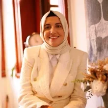 Uzm. Dr. Muhsine Göksu — Çocuk ve Ergen Psikiyatrisi, Ataşehir, İstanbul. Portre fotoğrafı.