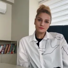 Psk. Kübra Baltacıoğlu — Psikoloji, Bursa. Portre fotoğrafı.