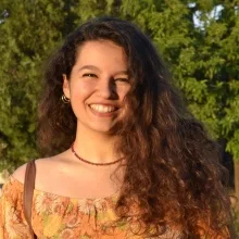 Kl. Psk. Burcu Özcan — Psikoloji, İstanbul. Portre fotoğrafı.