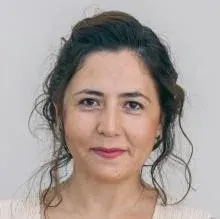Uzm. Dr. Gülden Karaoğlu — Çocuk Sağlığı Ve Hastalıkları, Antalya. Portre fotoğrafı.