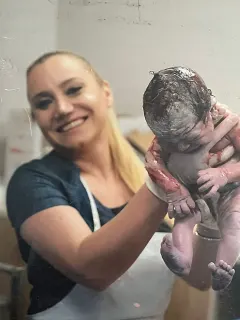 Op. Dr. Yeşim Timuroğlu profilinde yer alan galeri fotoğrafı.