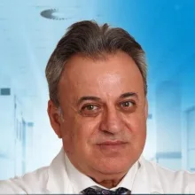 Uzm. Dr. Kaşif Küçük — Dermatoloji, Küçükçekmece, İstanbul. Portre fotoğrafı.