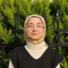 Psk. Dan. Sümeyye Üstün — Psikolojik Danışma ve Rehberlik, İstanbul. Portre fotoğrafı.