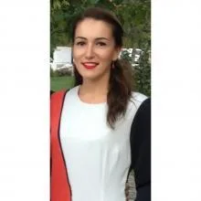 Uzm. Psk. Burcu Büge — Psikoloji, İstanbul. Portre fotoğrafı.