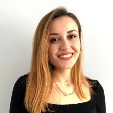 Psk. Dan. Özge Meşe — Psikolojik Danışma ve Rehberlik. Portre fotoğrafı.
