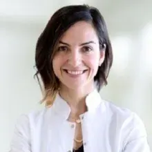 Op. Dr. Ayşe Bilge — Göz Hastalıkları, İstanbul. Portre fotoğrafı.