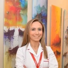 Uzm. Dr. Yeliz Zıhlı — İç Hastalıkları, İstanbul. Portre fotoğrafı.