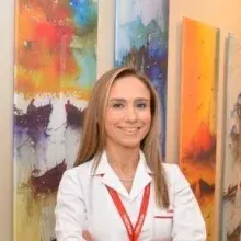 Uzm. Dr. Yeliz Zıhlı — İç Hastalıkları, İstanbul. Portre fotoğrafı.