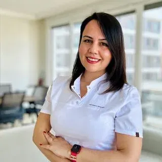 Ayşenur Bekaroğlu. Portre fotoğrafı.