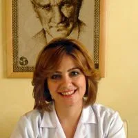 Dt. Ebru Değirmenci Özkaya — Diş Hekimi, Aydın. Portre fotoğrafı.