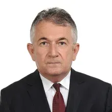 Prof. Dr. Bekir Sıtkı Cebeci — Kardiyoloji, Beşiktaş, İstanbul. Portre fotoğrafı.