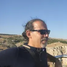 Doç. Dr. Fahri Sezer — Psikolojik Danışma ve Rehberlik, Balıkesir. Portre fotoğrafı.