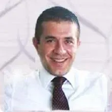 Uzm. Dr. Oğuz Cantimur — Radyoloji, İstanbul. Portre fotoğrafı.