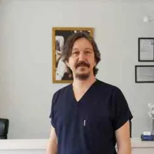 Op. Dr. Yüksel Aydın — Genel Cerrahi, İstanbul. Portre fotoğrafı.